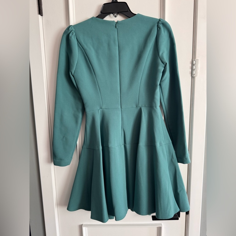 Gal Meets Glam Celeste Dress - Picture 3 of 3